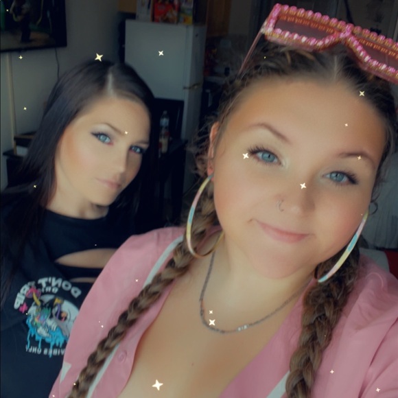 Meet your Posher, Madison - Picture 3 of 16